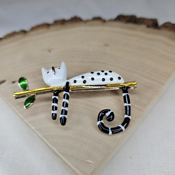 Cat On A Branch Enamel Brooch Pin NWOT Tim Burton Look Brooch Kitty Critter - Picture 5 of 8